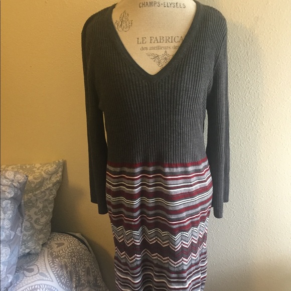 London Times Dresses & Skirts - London Times v neck sweater dress